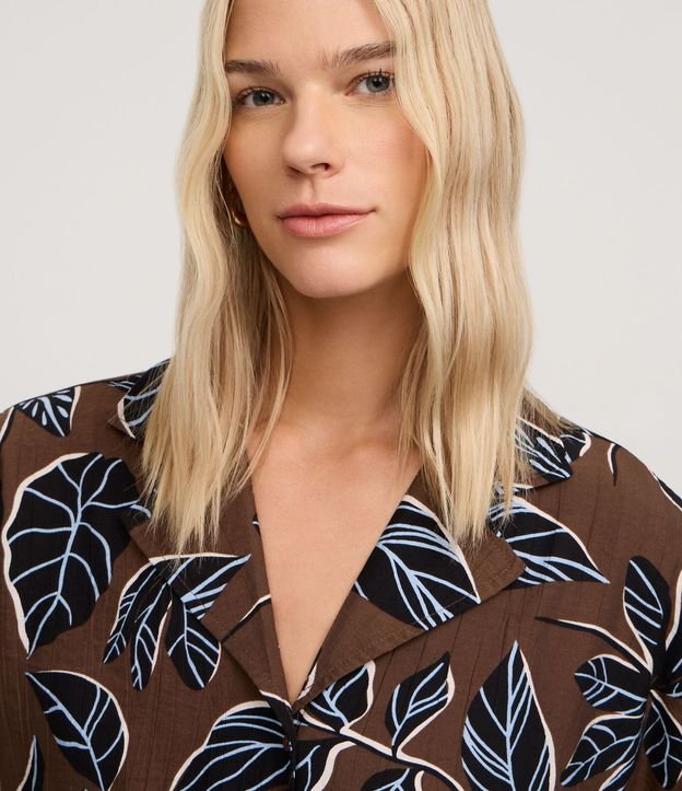 Camisa en Viscosa con Cuello Polo y Estampa Follaje 3