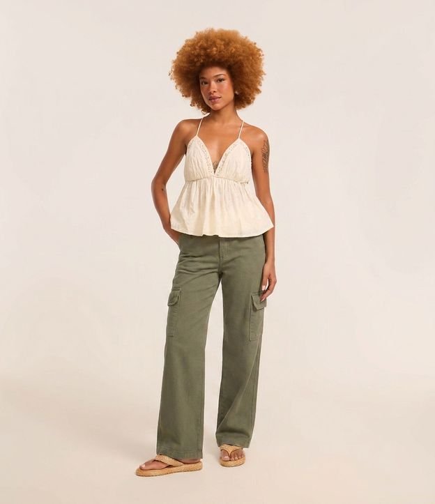 Pantalón Recto Comfort en Sarga con Bolsillos Cargo 1