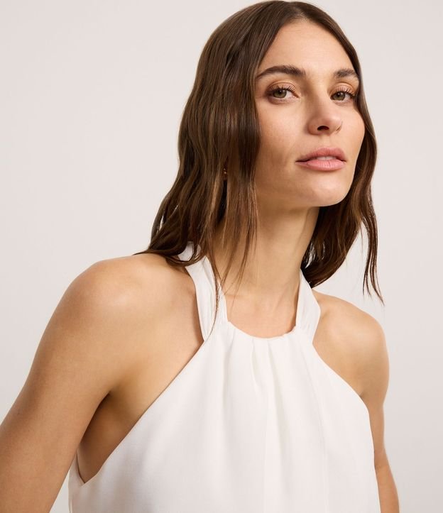Mono en Crepé con Cuello Halter y Superposición Fruncida 3