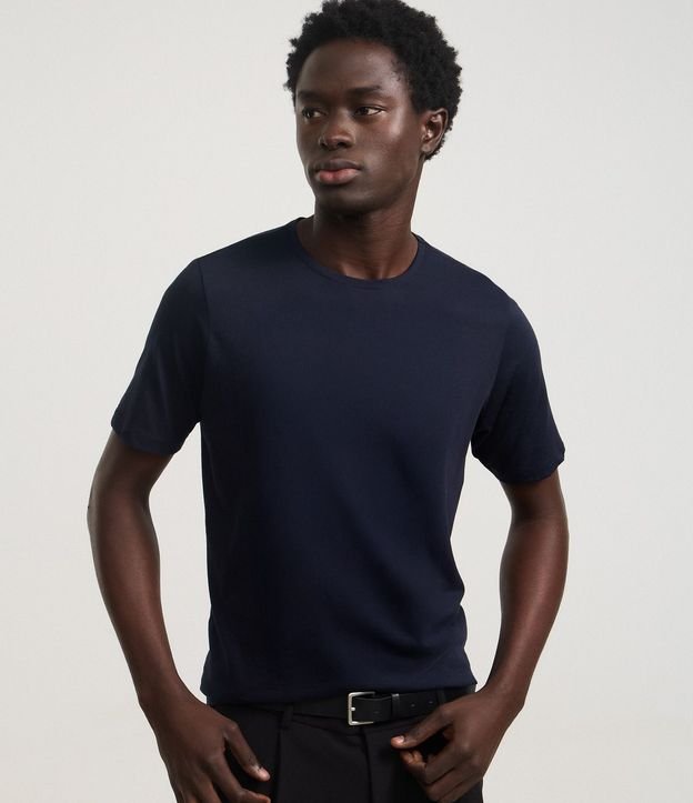 Remera Slim Básica en Algodón Peruano con Cuello Redondo 5