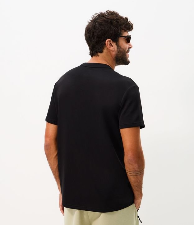 Remera Deportiva en Tecnologia Dry con Lettering 4