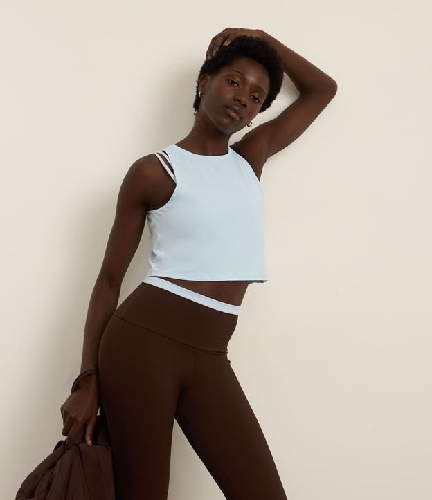 Musculosa Box Deportiva en Microfibra Texturizada con Recorte en la Espalda 2