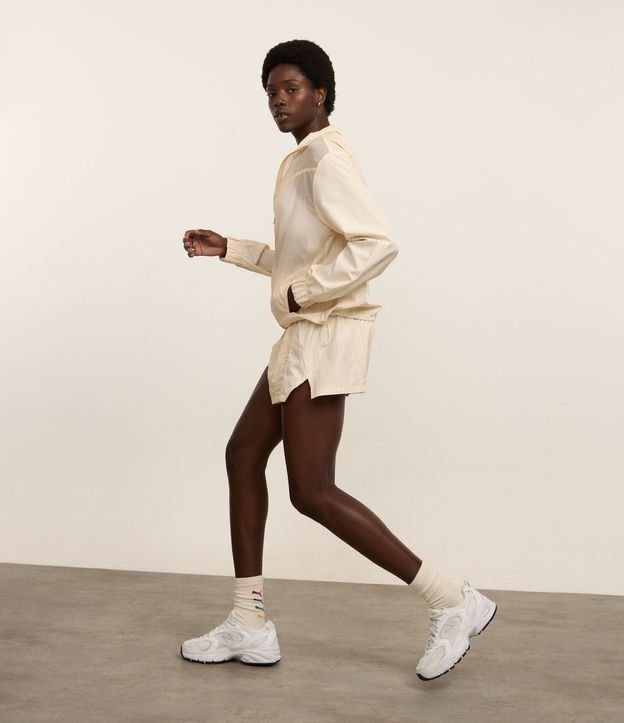 Campera Rompevientos Deportiva con Hilo Reflectante 4