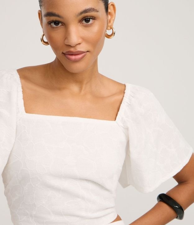 Blusa en Laise con Manga Abullonada con Bordado Floral 4