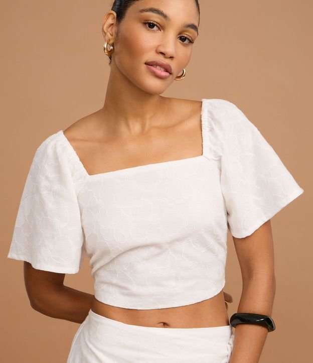 Blusa en Laise con Manga Abullonada con Bordado Floral 6