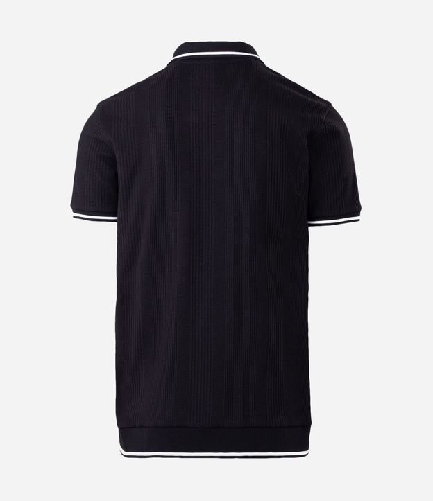 Polo Regular en Media Malla con Textura Rayada y Detalles Contrastantes 6