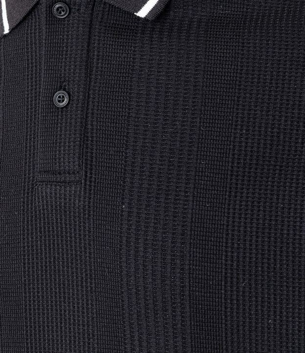 Polo Regular en Media Malla con Textura Rayada y Detalles Contrastantes 8
