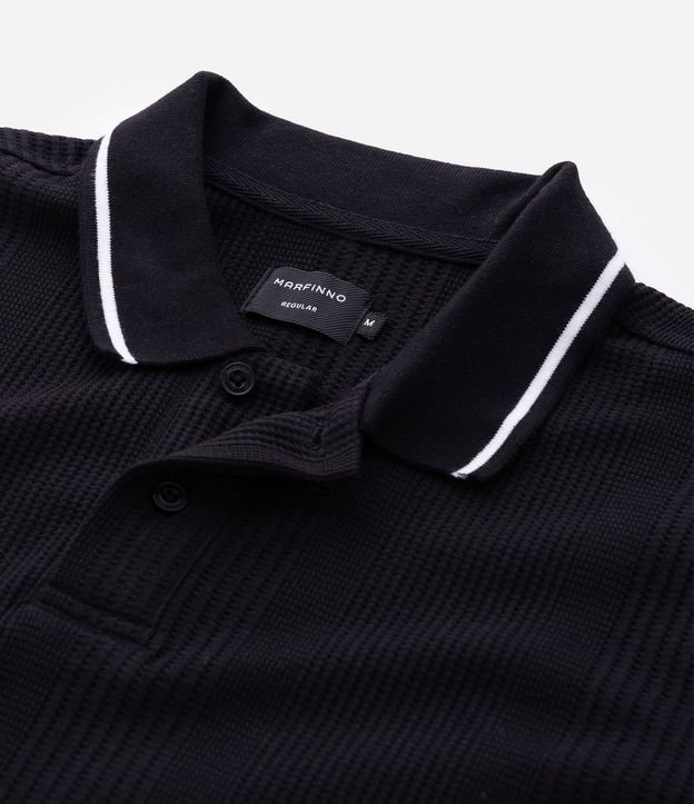 Polo Regular en Media Malla con Textura Rayada y Detalles Contrastantes 10