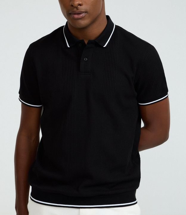 Polo Regular en Media Malla con Textura Rayada y Detalles Contrastantes 3