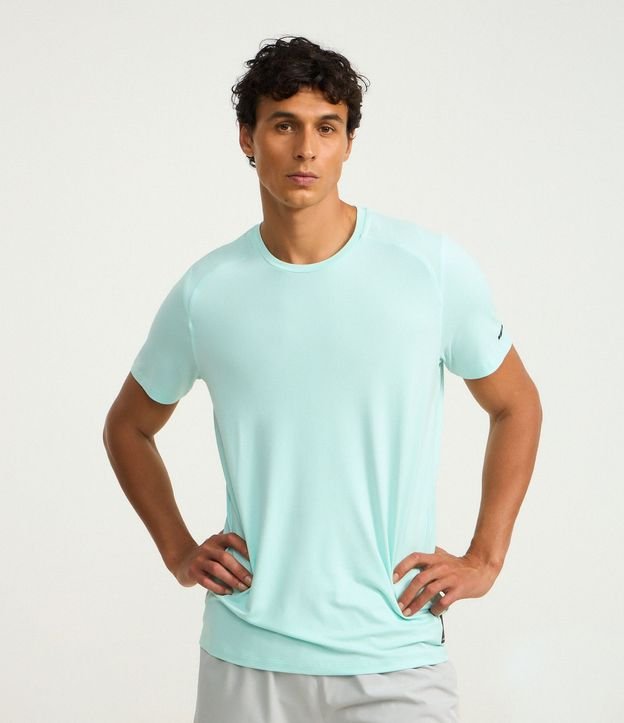 Remera Deportiva con Etiqueta en la Barra y Manga Corta