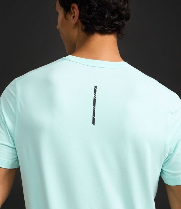 Remera Deportiva con Etiqueta en la Barra y Manga Corta 3