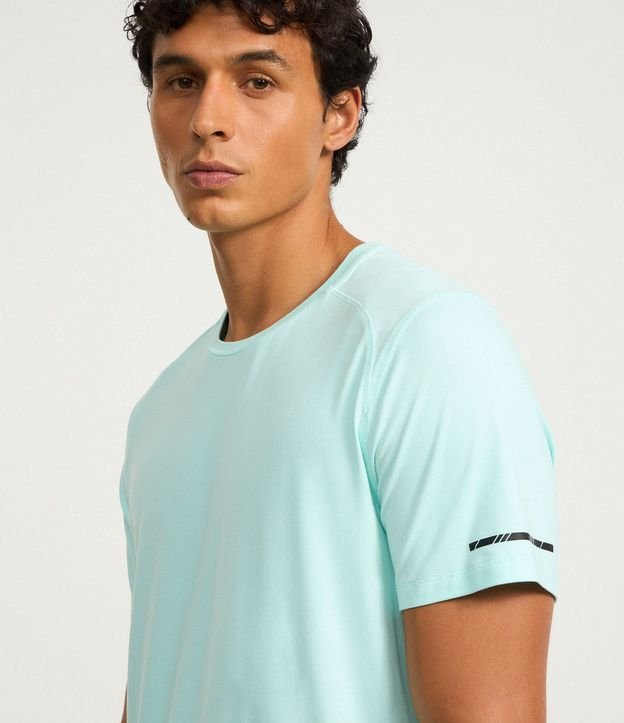 Remera Deportiva con Etiqueta en la Barra y Manga Corta 5