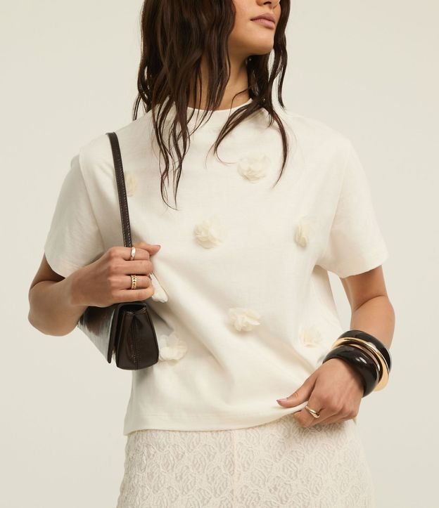 Blusa en Algodón con Flores de Organza Aplicadas 6
