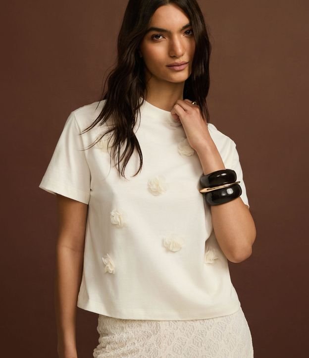 Blusa en Algodón con Flores de Organza Aplicadas 8