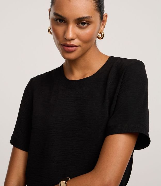 Blusa con Aberturas y Detalles de Pespuntes 3