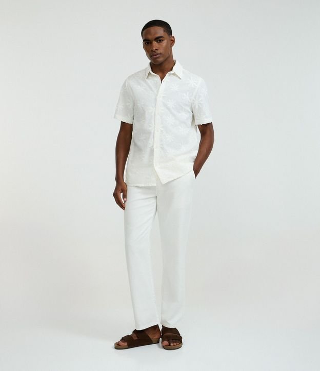 Camisa Comfort en Algodón con Estampa Bordada de Flores 4