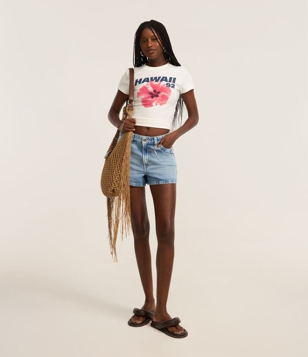 Short Slim en Jeans con Colgante Pez