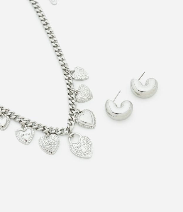 Conjunto de Collar Corto con Colgantes Corazones y Caravana Aro Bold