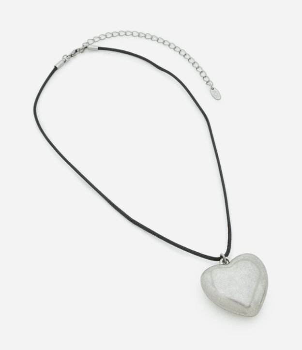 Collar Corto con Cordón Encerrado y Colgante de Corazón Escovado 3