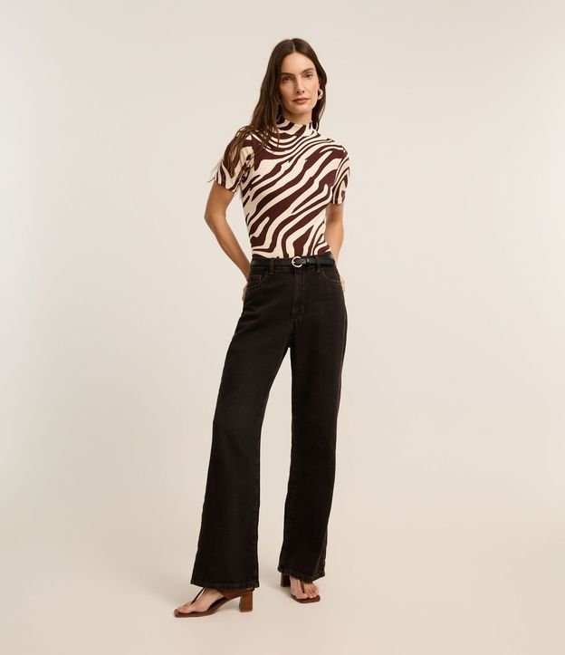 Blusa en Rib con Cuello Alto y Estampa Zebra 2