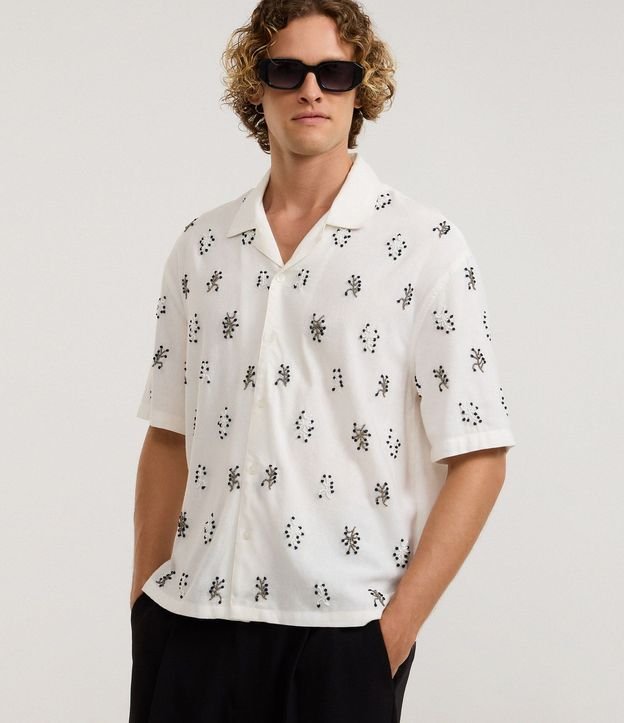 Camisa Boxy en Viscosa Texturizado con Bordado Geométrico