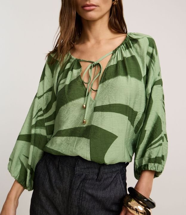 Blusa en Viscosa con Manga Abullonada y Estampa Abstracta 4