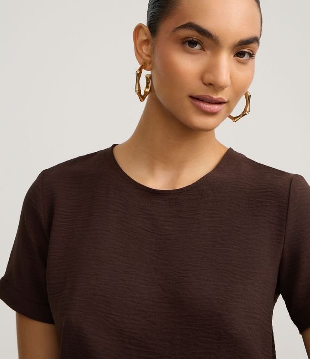 Blusa con Aberturas y Detalles de Pespuntes 3