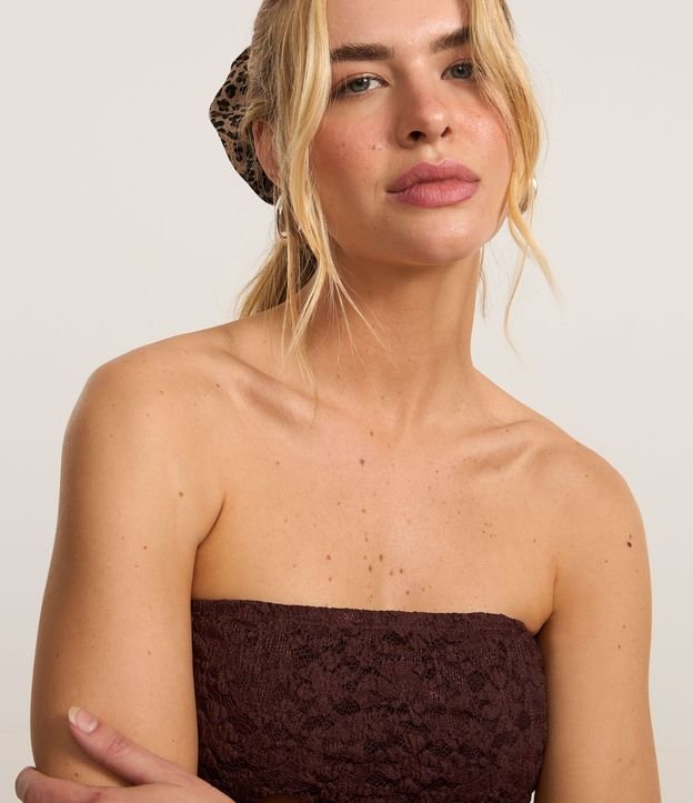 Blusa Sin Breteles en Encaje con Puntas Diferenciadas 3