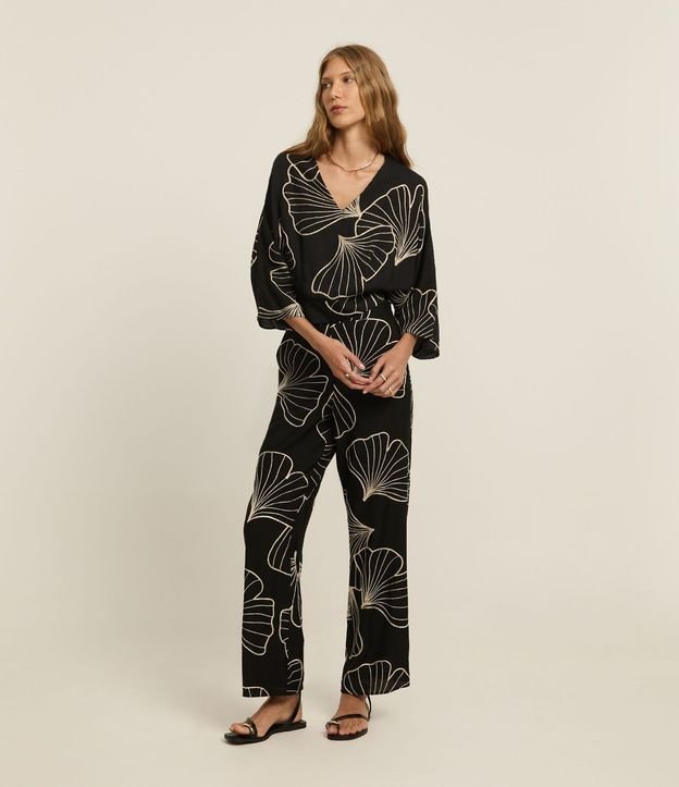 Blusa en Viscosa Twill con Bordado Follaje y Manga 7/8 2