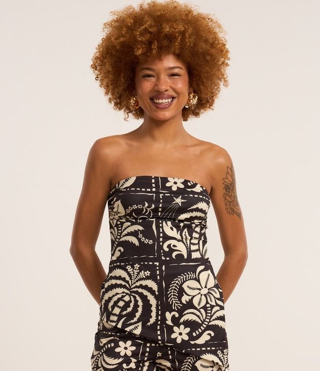 Blusa Sin Manga en Microfibra con Estampa Floral Bicolor y Bajo Asimétrica 3