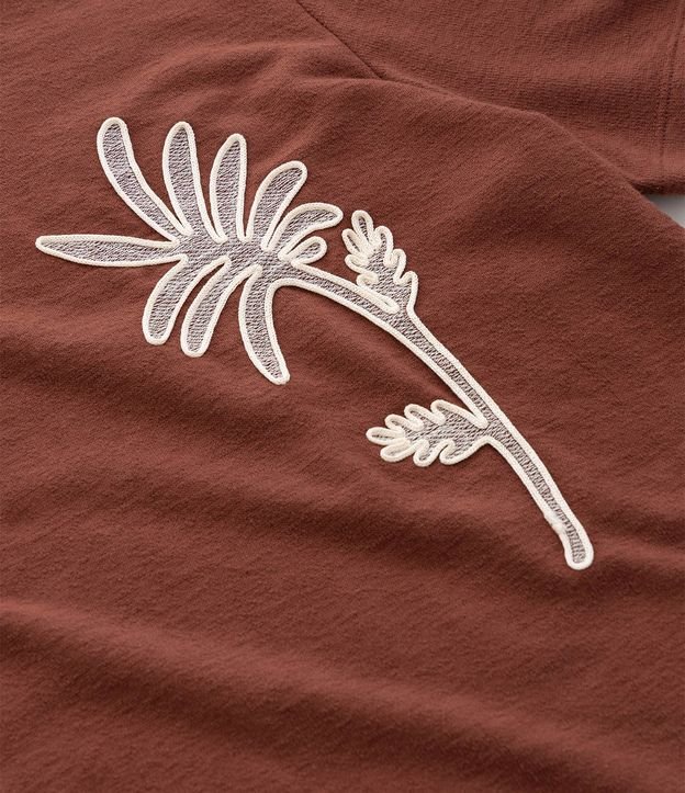 Remera Regular en Algodón con Estampa Bordada de Follaje 8