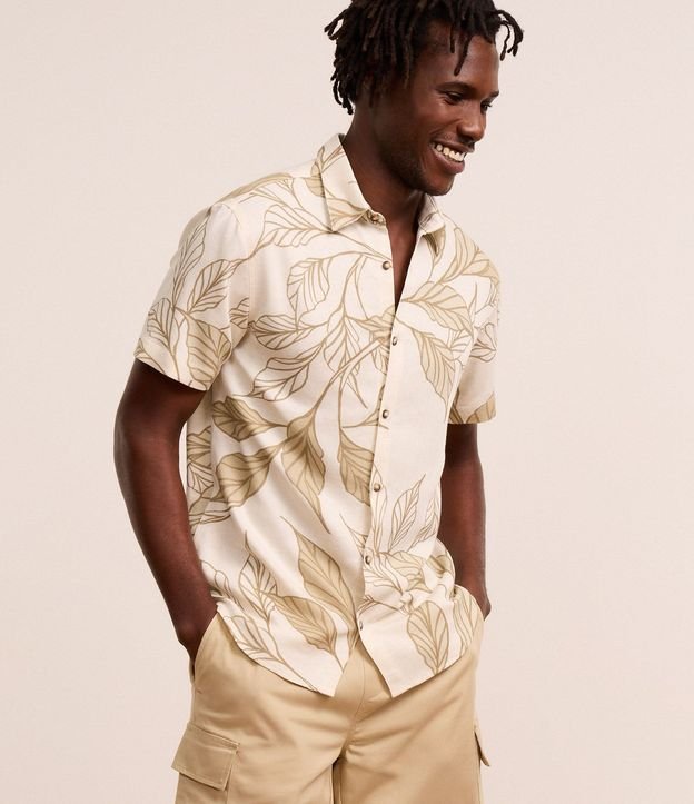 Camisa Regular en Algodón con Estampa de Follajes