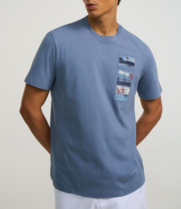 Remera en Algodón con Estampa Localizada de Fotografias 3