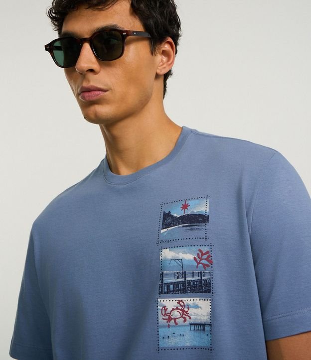Remera en Algodón con Estampa Localizada de Fotografias 5