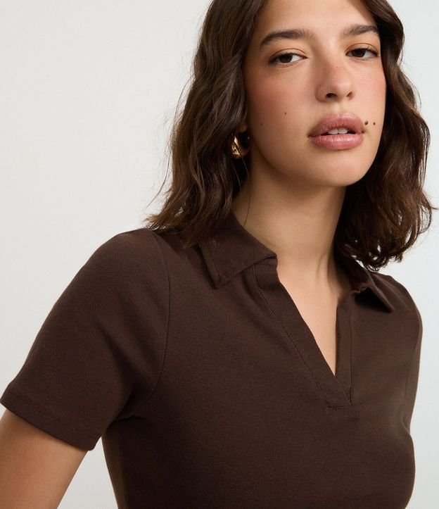Blusa en Rib con Cuello Polo y Manga Corta 4