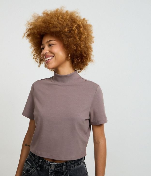 Blusa T-Shirt Cropped en Algodón con Cuello Alto 2