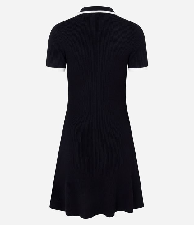 Vestido Corto en Punto con Cuello Polo y Biés Contrastantes 7