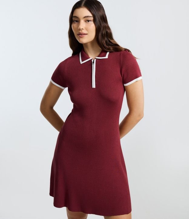 Vestido Corto en Punto con Cuello Polo y Biés Contrastantes 3