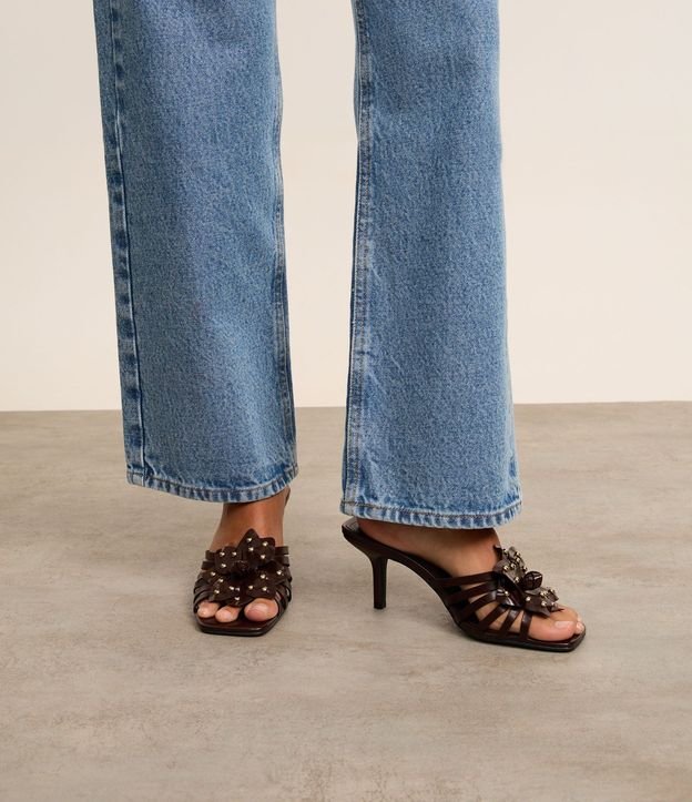 Sandalia Mule con Flor y Strass 8
