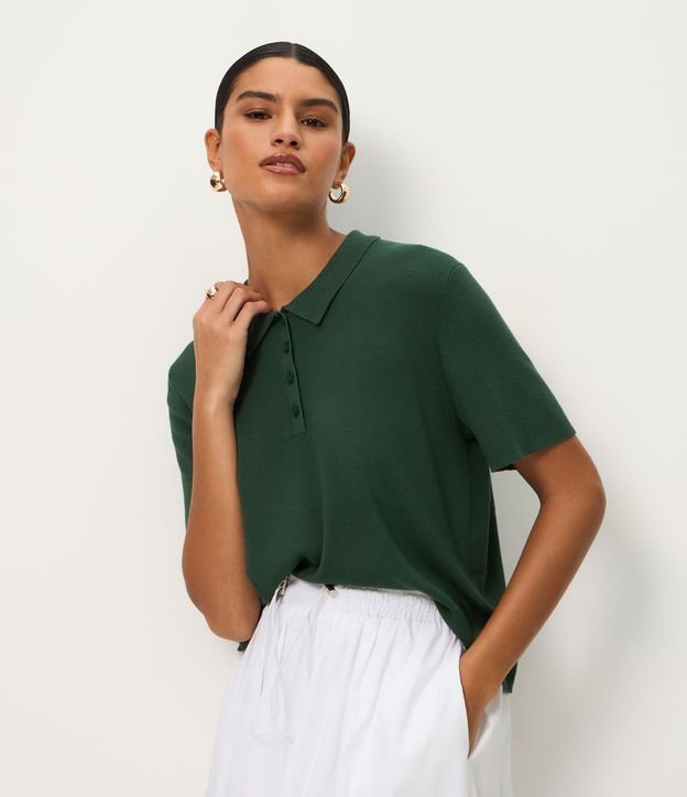 Blusa en Viscosa con Manga Corta y Cuello Polo