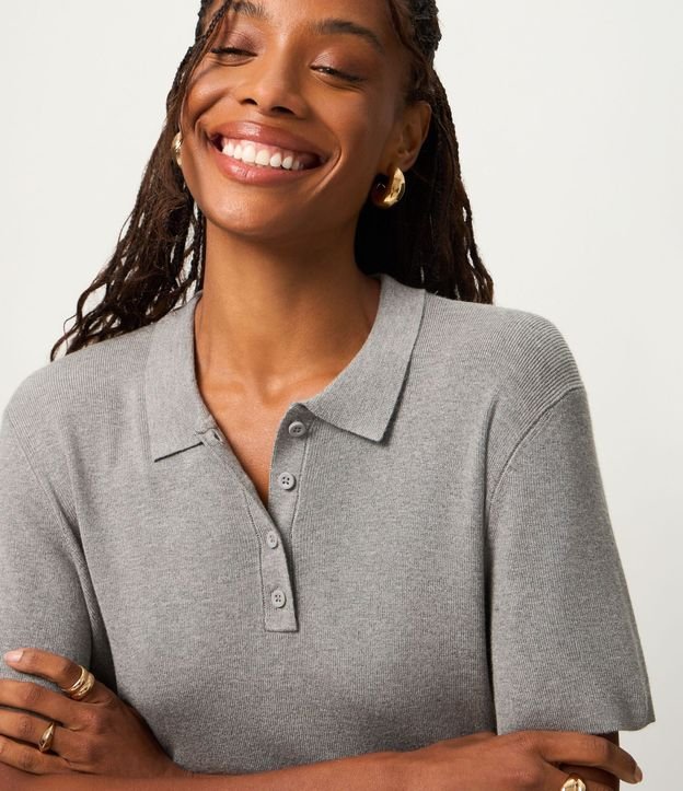 Blusa en Viscosa con Manga Corta y Cuello Polo