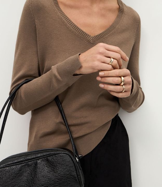 Blusa Básica en Punto Leve con Escote V 3