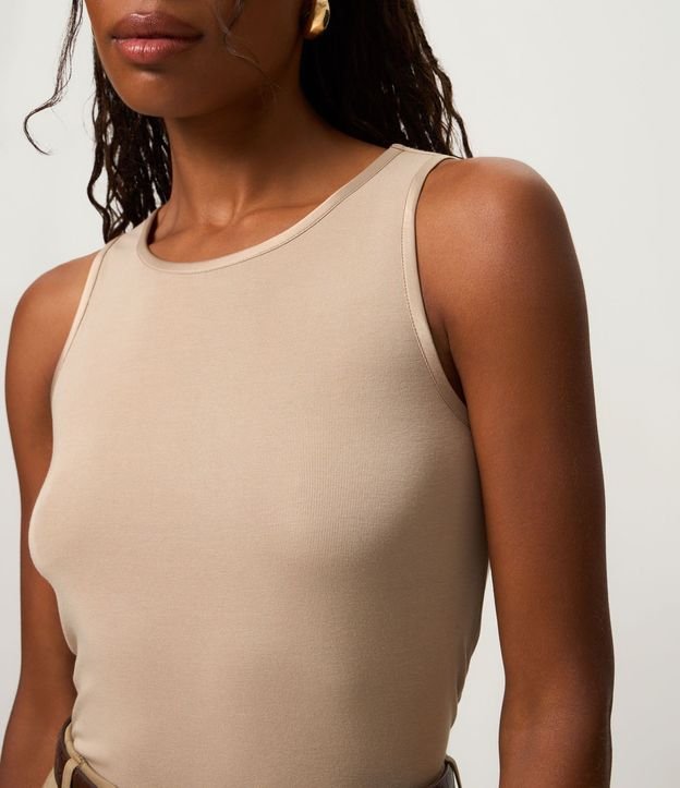 Blusa Básica en Viscosa con Cuello Redondo 4