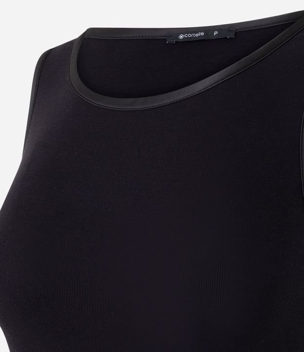 Blusa Básica en Viscosa con Cuello Redondo 3