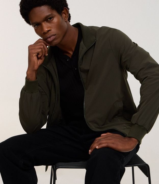 Campera Bomber con Cuello Alto 4