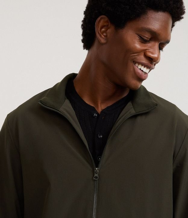 Campera Bomber con Cuello Alto 6