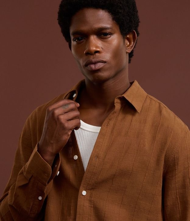 Camisa Regular en Lino con Textura Grid y Manga Larga 5