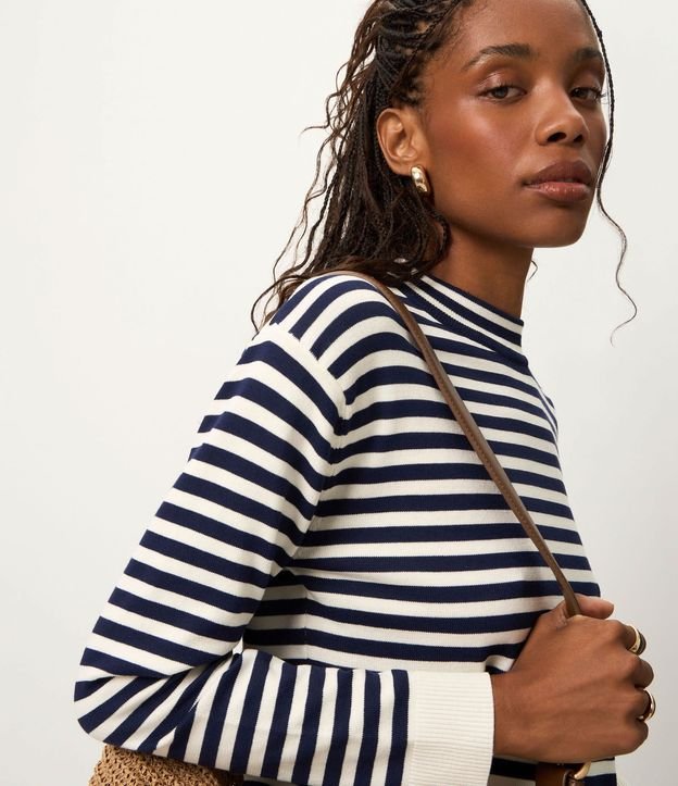 Blusa Rayada en Punto con Cuello Redondo 3