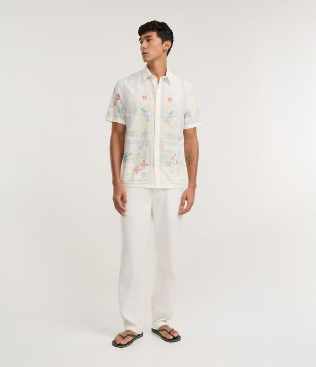 Camisa Comfort en Lino con Estampado Floral Bordada 2