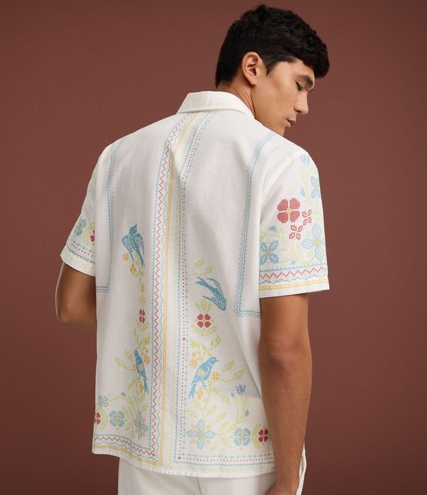 Camisa Comfort en Lino con Estampado Floral Bordada 3